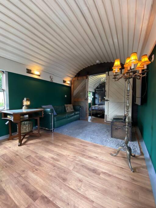 Gleis 1, Eisenbahn Waggon Mit Whirlpool Und Ofen Vila Dahlem  Exterior foto