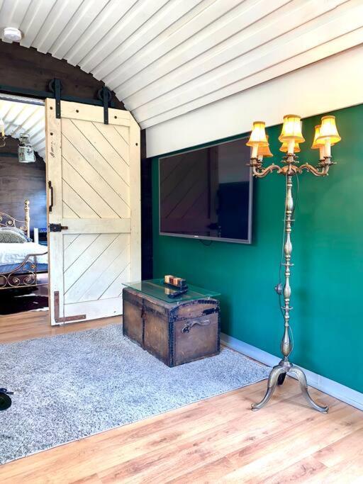 Gleis 1, Eisenbahn Waggon Mit Whirlpool Und Ofen Vila Dahlem  Exterior foto