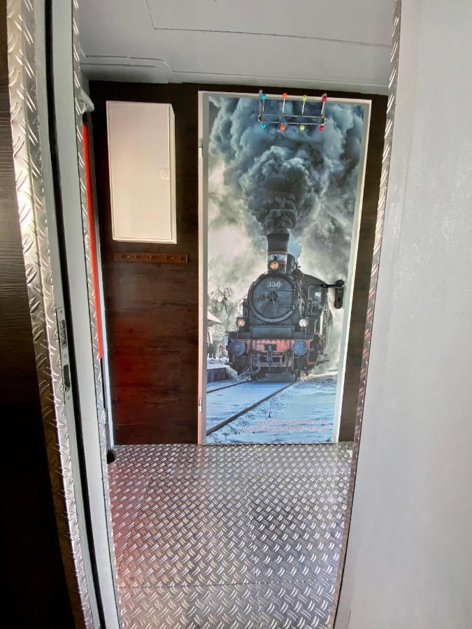 Gleis 1, Eisenbahn Waggon Mit Whirlpool Und Ofen Vila Dahlem  Exterior foto